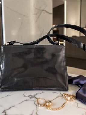 Vintage Bottega Veneta  Leather Shoulder Bag - Women's Classic Handbag